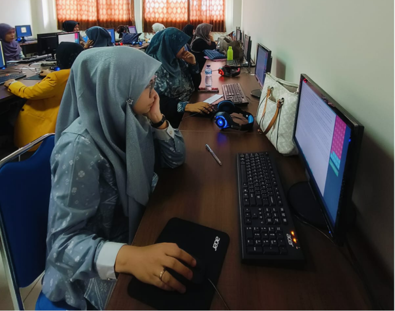 FEB GELAR TES TOEFL UNTUK DOSEN MUDA FEB DALAM RANGKA PERSIAPAN STUDI LANJUT S3