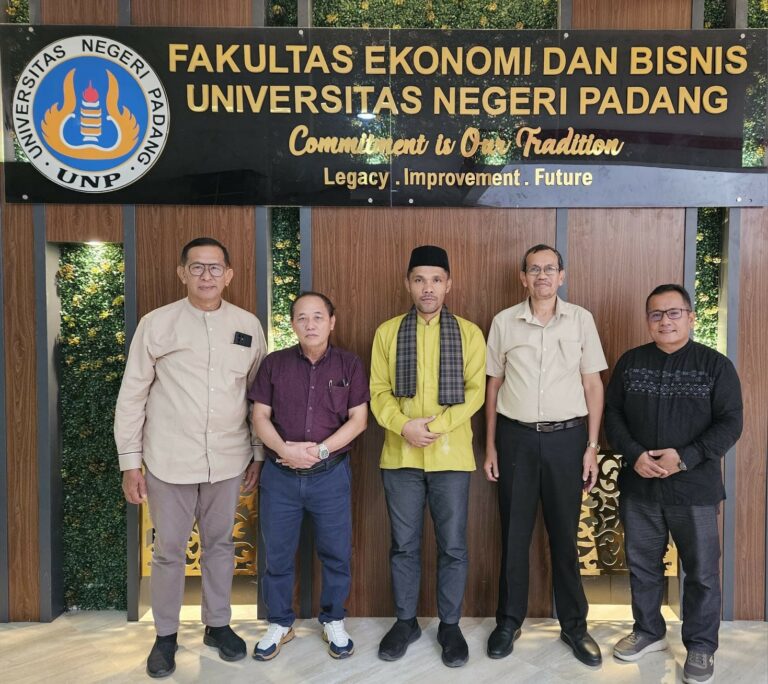 Penandatanganan Perjanjian Kerjasama antara FEB UNP dan FEB Universitas Bengkulu: Wujudkan Sinergi untuk Pengembangan Akademik dan Program Doktor